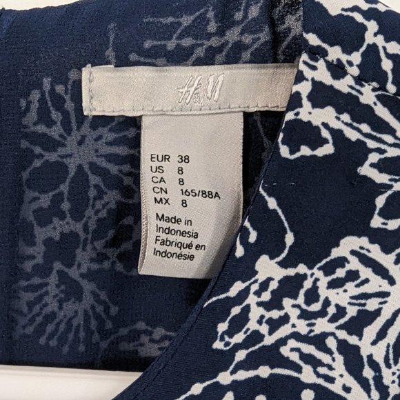 H&M Satin Blue Floral Pattern Midi Dress - Picture 4 of 4